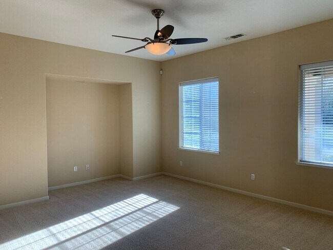 Building Photo - 1331 Violet Way