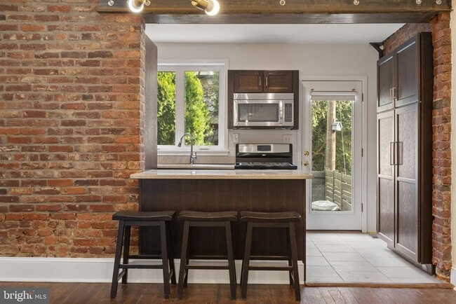 Building Photo - 465 Ripka St