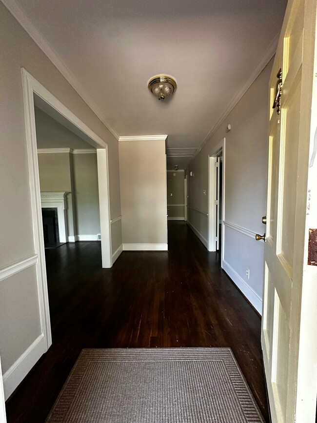 Building Photo - 2626 Monticello Dr
