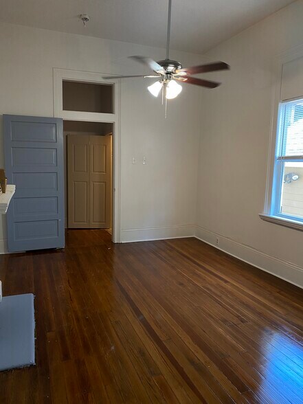Building Photo - 320 S Dupre St