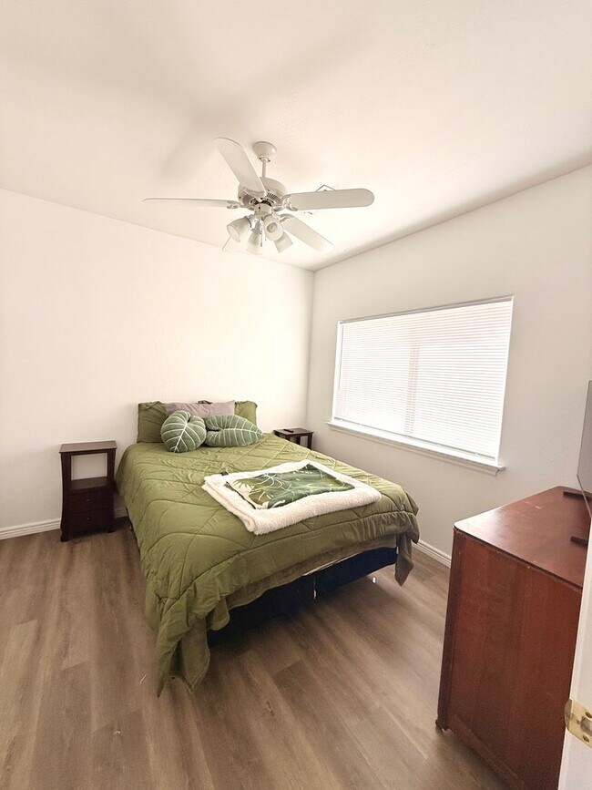 Building Photo - NE HEIGHTS