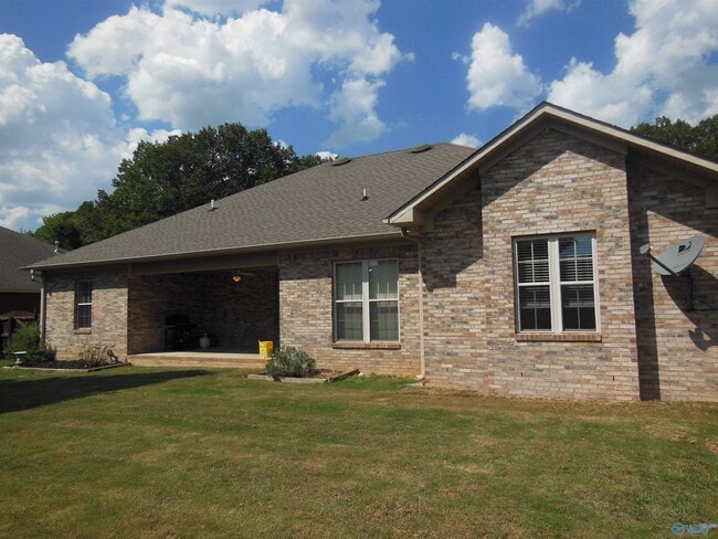 Building Photo - 2604 Little Cove Rd