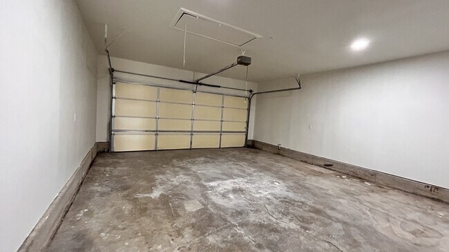 Building Photo - 726 Garden Grove