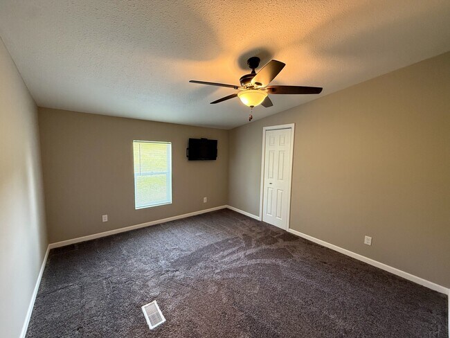 Building Photo - 5693 US-40