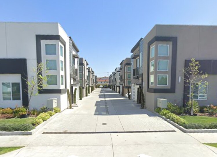 DREAM HOME IN QUIET COMPLEX - 14412 Yukon Ave