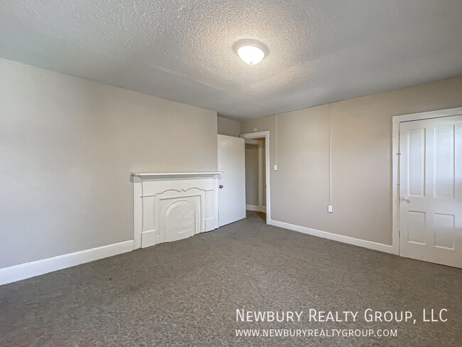 Building Photo - 39 Hickory St