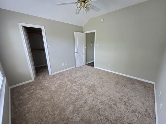 Building Photo - 2126 Blue Water Bay Dr