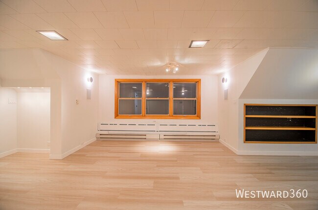 Building Photo - 4037 N Hamlin Ave