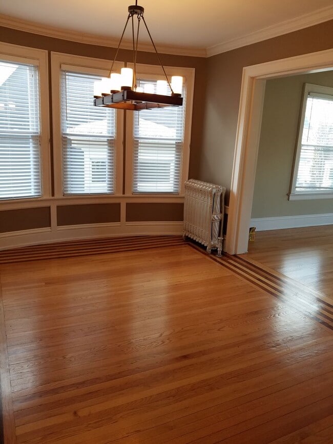 Building Photo - 3272 N Hackett Ave