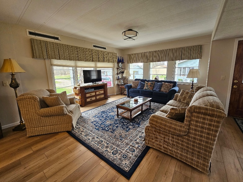 Building Photo - 6437 Bell Meadows