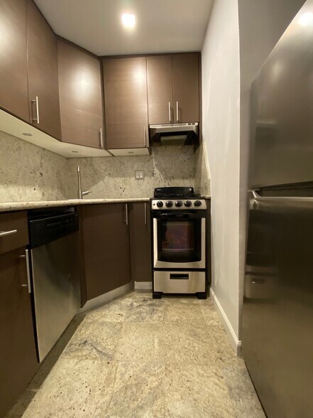 KTCHEN - 429 E 80th St