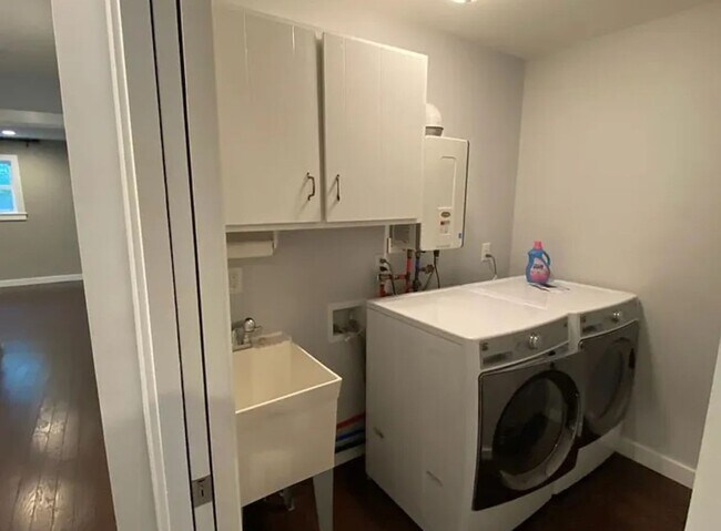 Building Photo - Charming All-Brick 2 Bedroom, 2 Bath Home ...