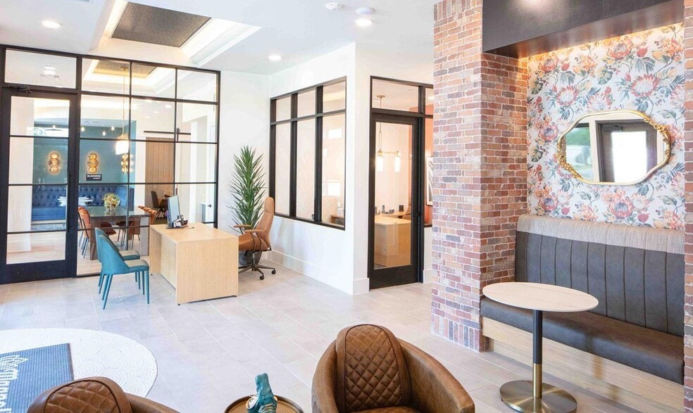 Building Photo - 108 N US Hwy 377