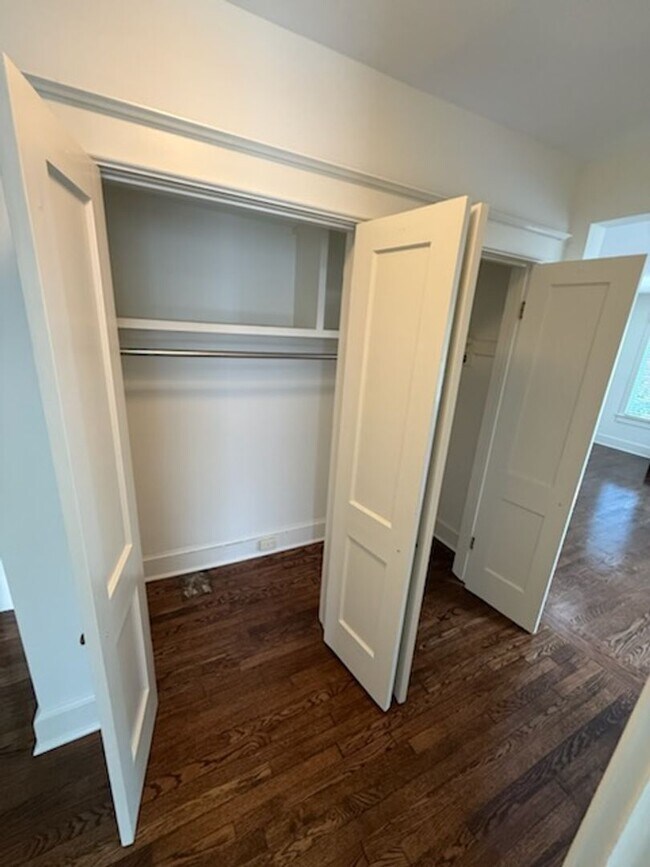 Building Photo - *DREAM LOCATION* 6BR Completely Renovated Duplex