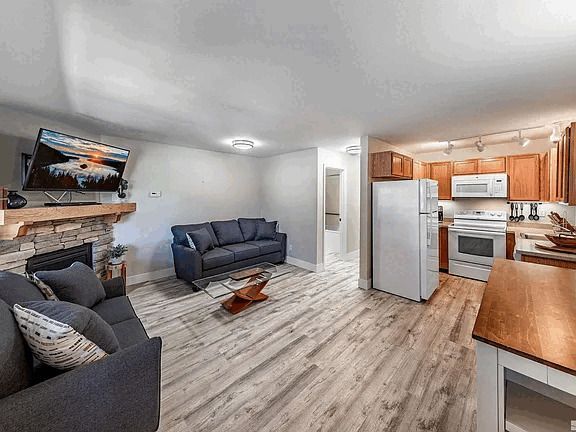 Building Photo - 360 Galaxy Ln