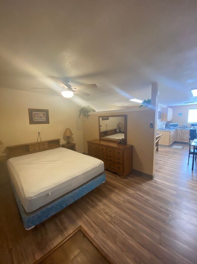 Building Photo - Adorable studio with large garage and work...