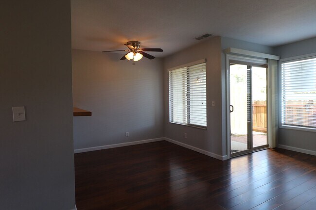 Building Photo - Rice Ranch Condo
