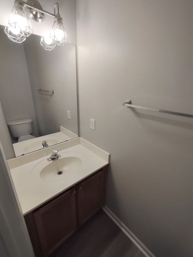 Building Photo - Beautiful Townhome in University Heights C...