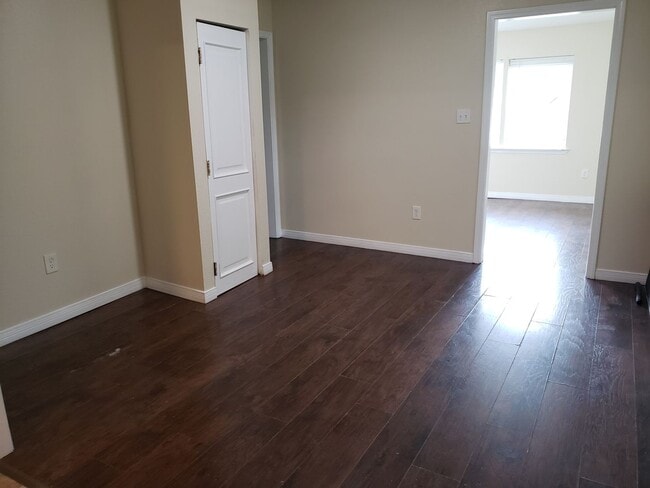 Building Photo - 3 Bedroom Home 2 bath