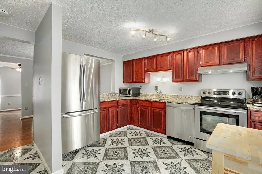 Stainless Steel Appliances - 12504 Timber Hollow Pl