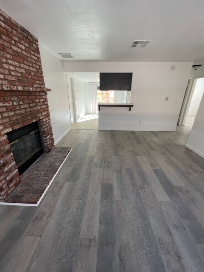 Building Photo - ERW1617