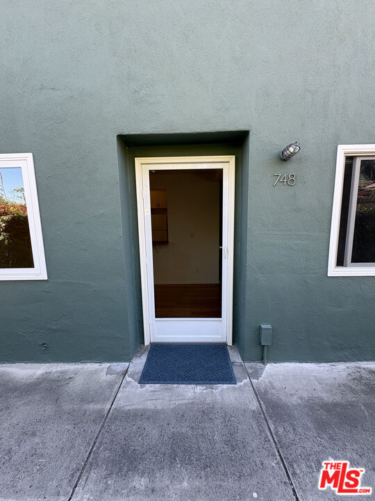 Building Photo - 748 E Kensington Rd