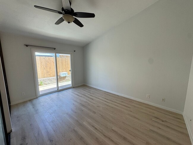 Building Photo - 4 bedroom - 2 Bathroom