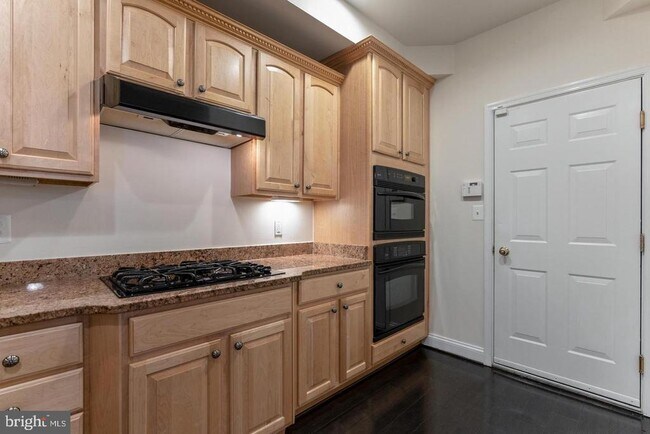 Building Photo - 7117 Mason Grove Ct