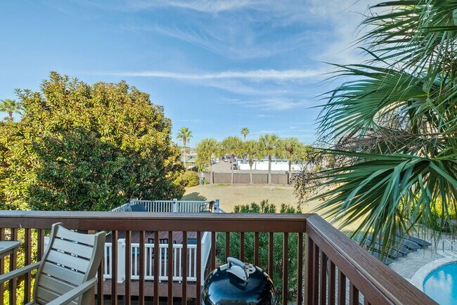 Building Photo - 22022 Front Beach Rd