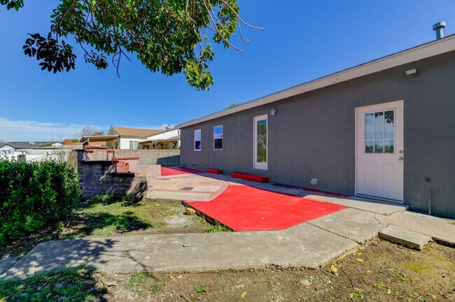 Building Photo - 4028 Casita Way
