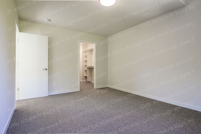 Building Photo - 2968 SE 92nd Ave