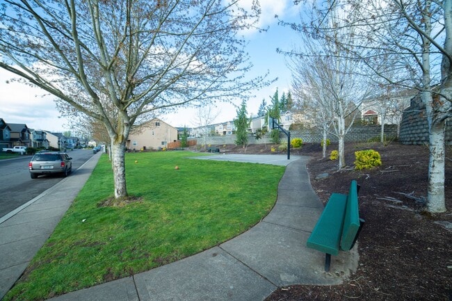 Building Photo - Newer Construction Townhome in Canby