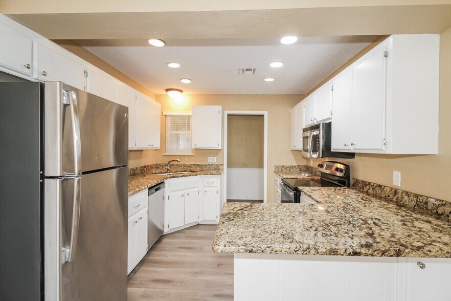 Building Photo - 501 S Bouziden Dr