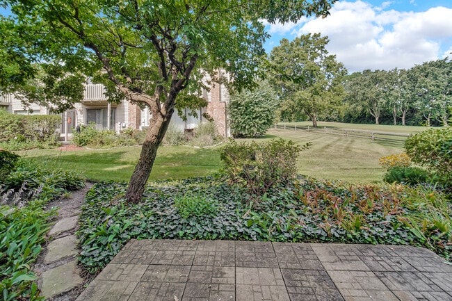 Building Photo - 1468 N Picadilly Cir