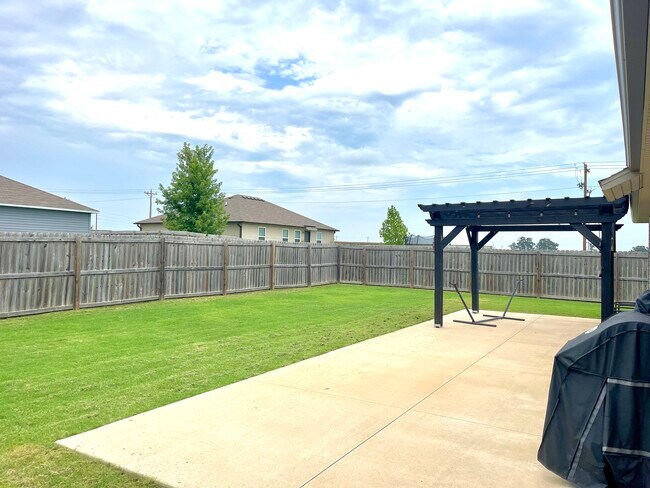 Building Photo - 704 NW 67th Ave