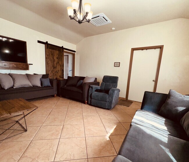 Building Photo - 2565 Kansas Ave