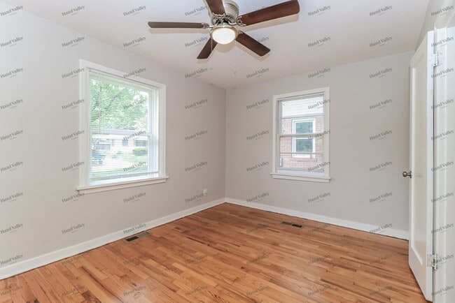 Building Photo - 230 S Marguerite Ave