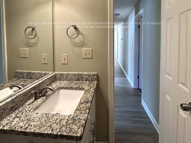 Building Photo - 3920 Garrett Springs Dr