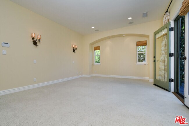 Building Photo - 12207 Cantura St