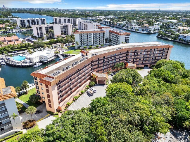 Building Photo - 2871 N Ocean Blvd