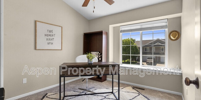 Building Photo - 482 N Mckenzie Ln