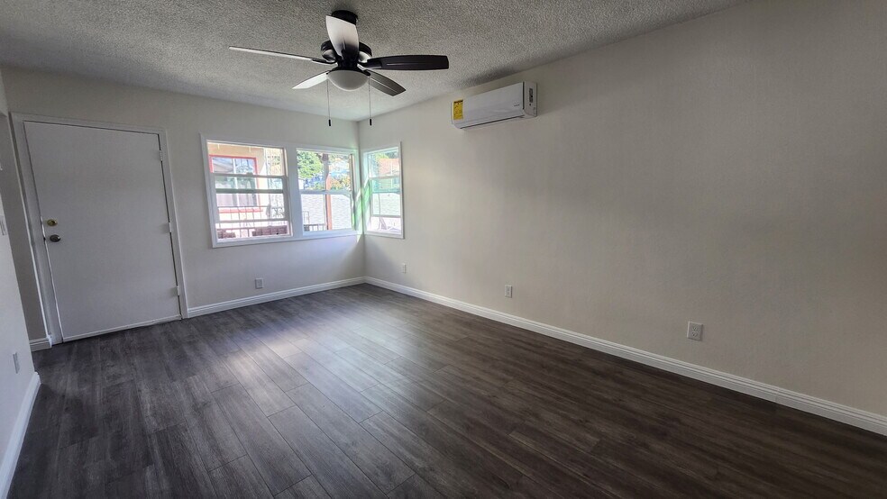 Building Photo - 731 1/2 Via Altamira