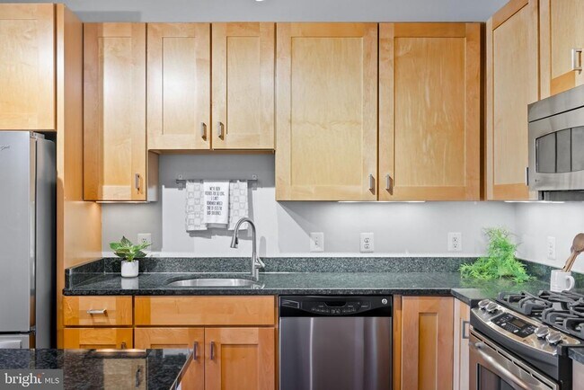 Building Photo - 2200 N Westmoreland St