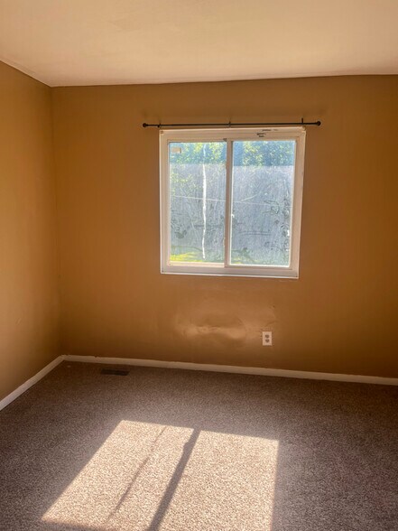 Building Photo - 2018 Hickorydale Dr