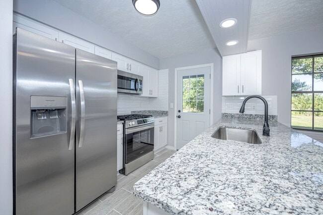 Building Photo - Charming 3-Bed, 1-Bath Home - Fully Remodeled & Move-In Ready!