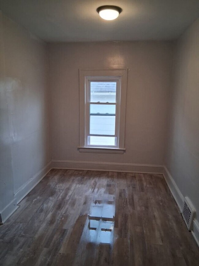 Building Photo - 4008 Ardmore Ave