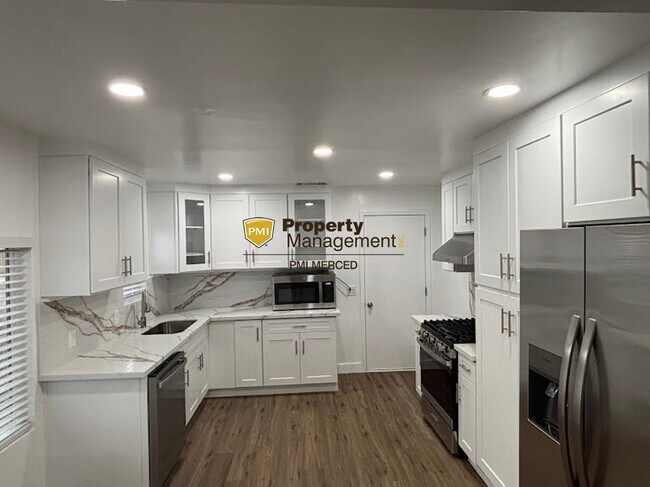 Building Photo - Newly remodeled 2 bedroom duplex for $1900