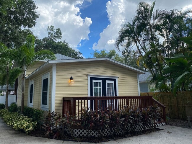 Building Photo - Charming 3 Bed, 3 Bath Home in Lake Davis/...