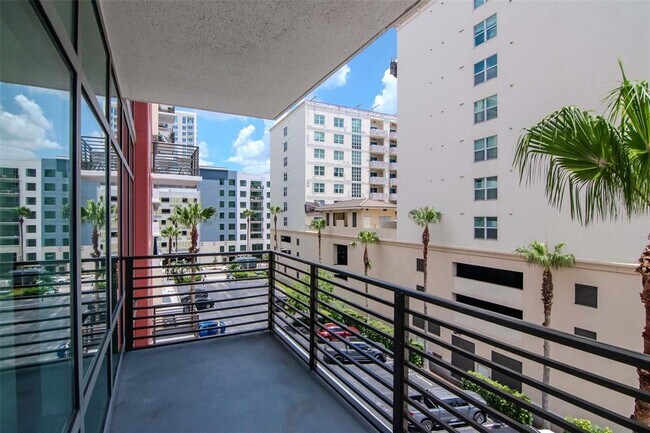 Building Photo - 1208 E Kennedy Blvd