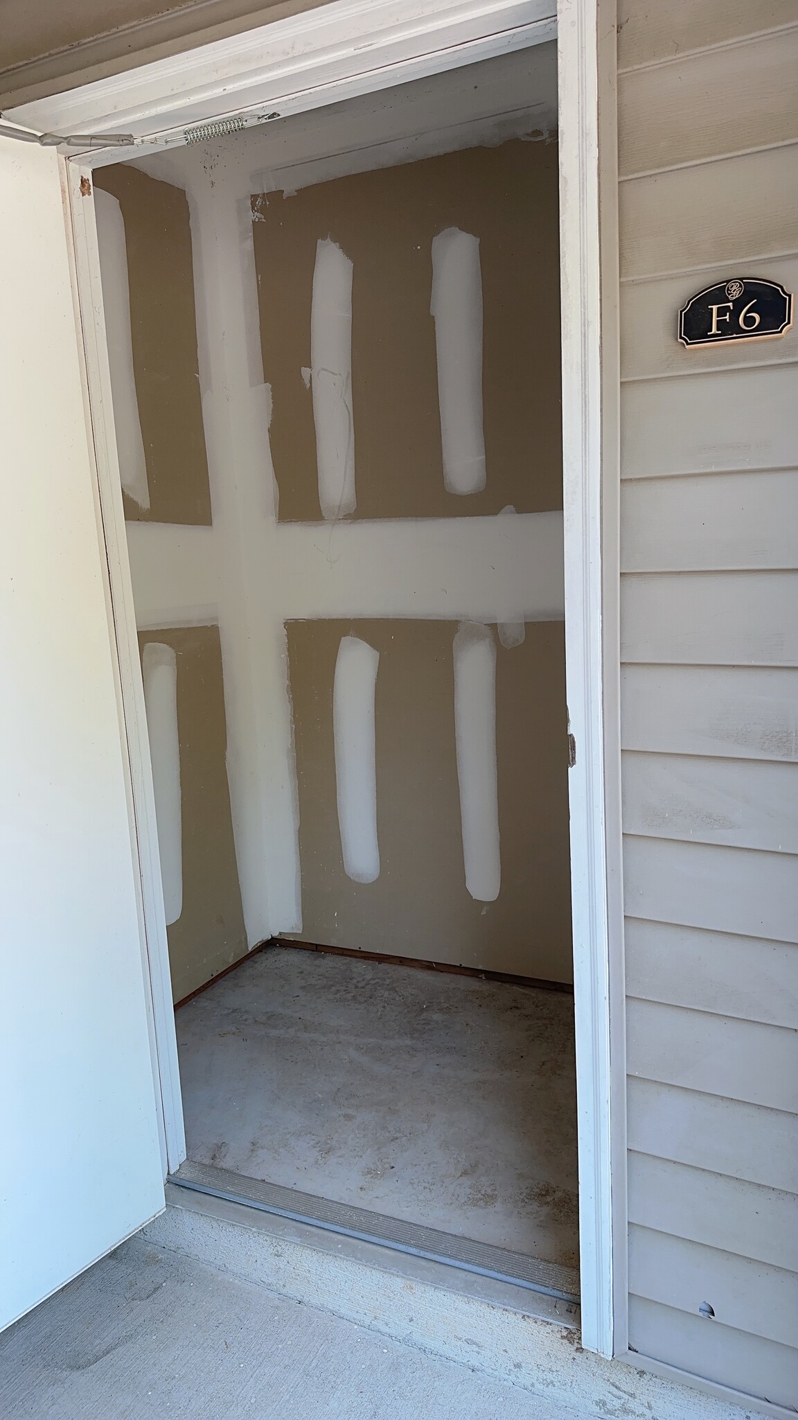 Private Outdoor Storage - 432 Glencrest Pl